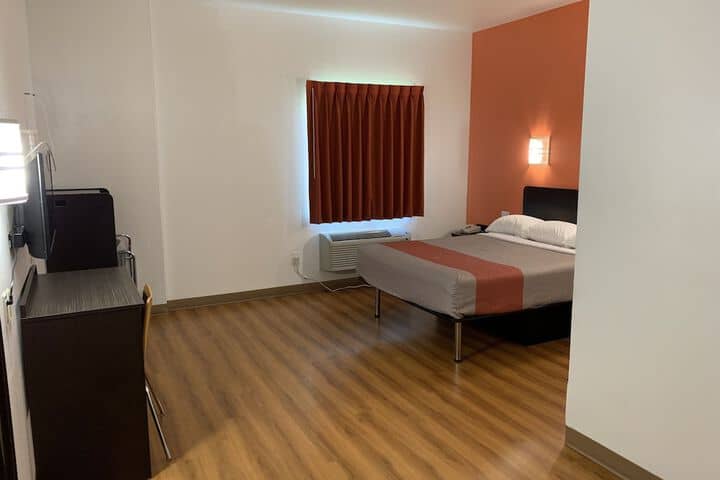 Room 10 of 56